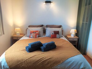 2 bedrooms, travel cot, free WiFi