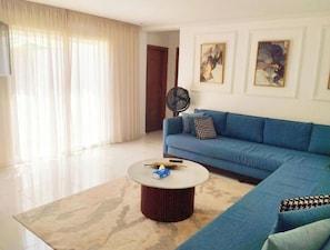Smart TV - Luxury Villa Hay Ryad (Rabat)