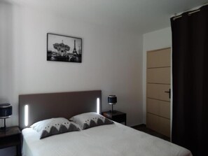 2 bedrooms, travel cot, free WiFi