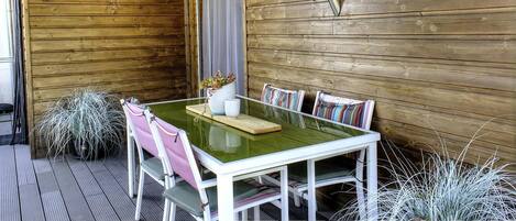 تناول الطعام بالخارج