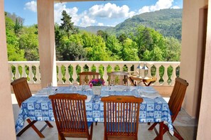 Outdoor dining - La Rose - Bendejun - Gîte (Bendejun)
