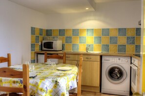 Microondas, horno, lavavajillas