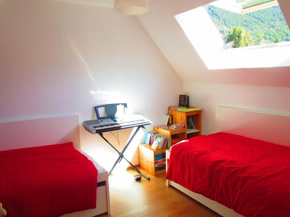 2 bedrooms, travel cot