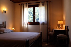 1 bedroom, travel crib, free WiFi