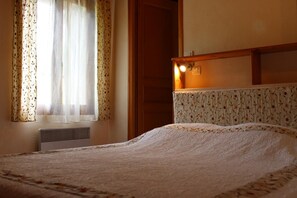 2 chambres, lit parapluie