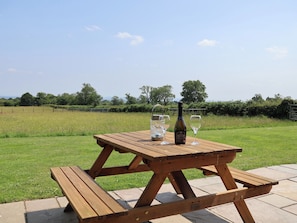 Outdoor dining - Honeypot Hideaways - Manuka (Chester)