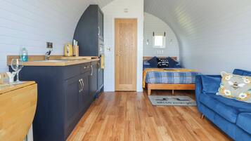 1 bedroom, individually decorated, individually furnished