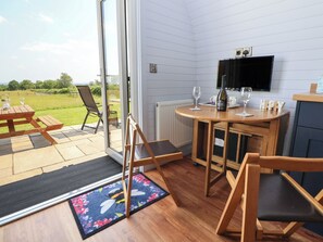 Interior - Honeypot Hideaways - Acacia (Chester)