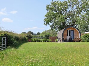 Property grounds - Honeypot Hideaways - Acacia (Chester)