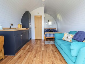 1 dormitori, decoració individual i mobiliari individual