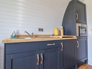 Cookware/dishes/utensils