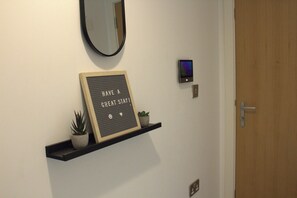 Interior - 1BR City Apt Nr Arena, Attractions&Wifi -Manchester central, sofabed, amenties! (Salford)