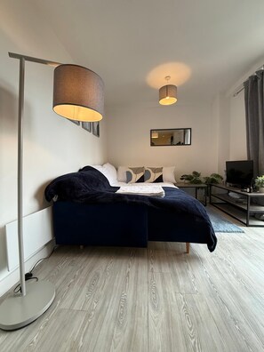 Iron/ironing board, WiFi, bed sheets