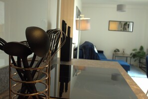 Interior - 1BR City Apt Nr Arena, Attractions&Wifi -Manchester central, sofabed, amenties! (Salford)