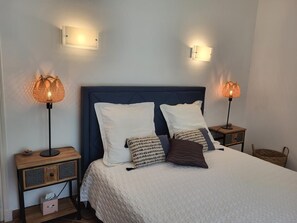 2 bedrooms, travel crib, free WiFi
