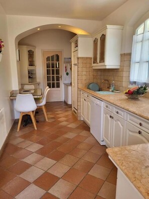 Microwave, oven, dishwasher - L'Emiliana - Roquefort-les-Pins (Roquefort-les-Pins)