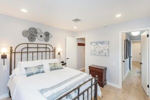 2 Schlafzimmer, Schreibtisch, Bügeleisen/Bügelbrett, kostenloses WLAN