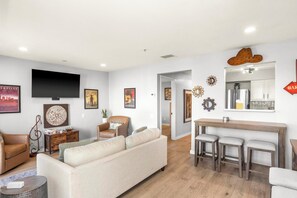 Smart TV - Riverfront Condo | Walk Downtown | Pool + Parking (Nashville)