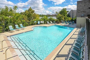 Pool - Riverfront Condo | Walk Downtown | Pool + Parking (Nashville)