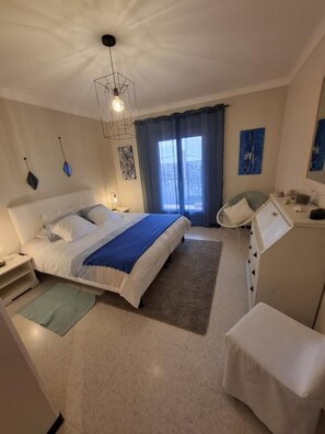 3 chambres, lit parapluie