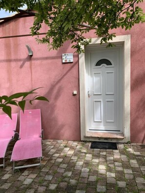 Exterior detail - Mas de la Galinette "Capucine (BIOT)