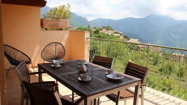 Outdoor dining - Les Chamois d'Utelle (UTELLE)