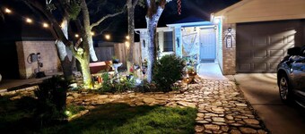 Hot tub-fire pit-game room-Lake Travis-sleeps 6-house near Austin in Cedar Park
