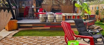 Hot tub-fire pit-game room-3 decks -Lake Travis-sleeps 6-house near Austin Texas