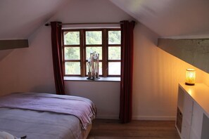 2 bedrooms, travel cot, free WiFi
