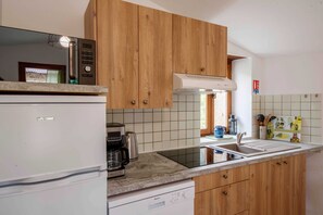 Mikrovågsugn, ugn och diskmaskin