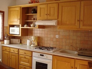 Microwave, oven - Ancolie - ENTRAUNES - Gîte (ENTRAUNES)