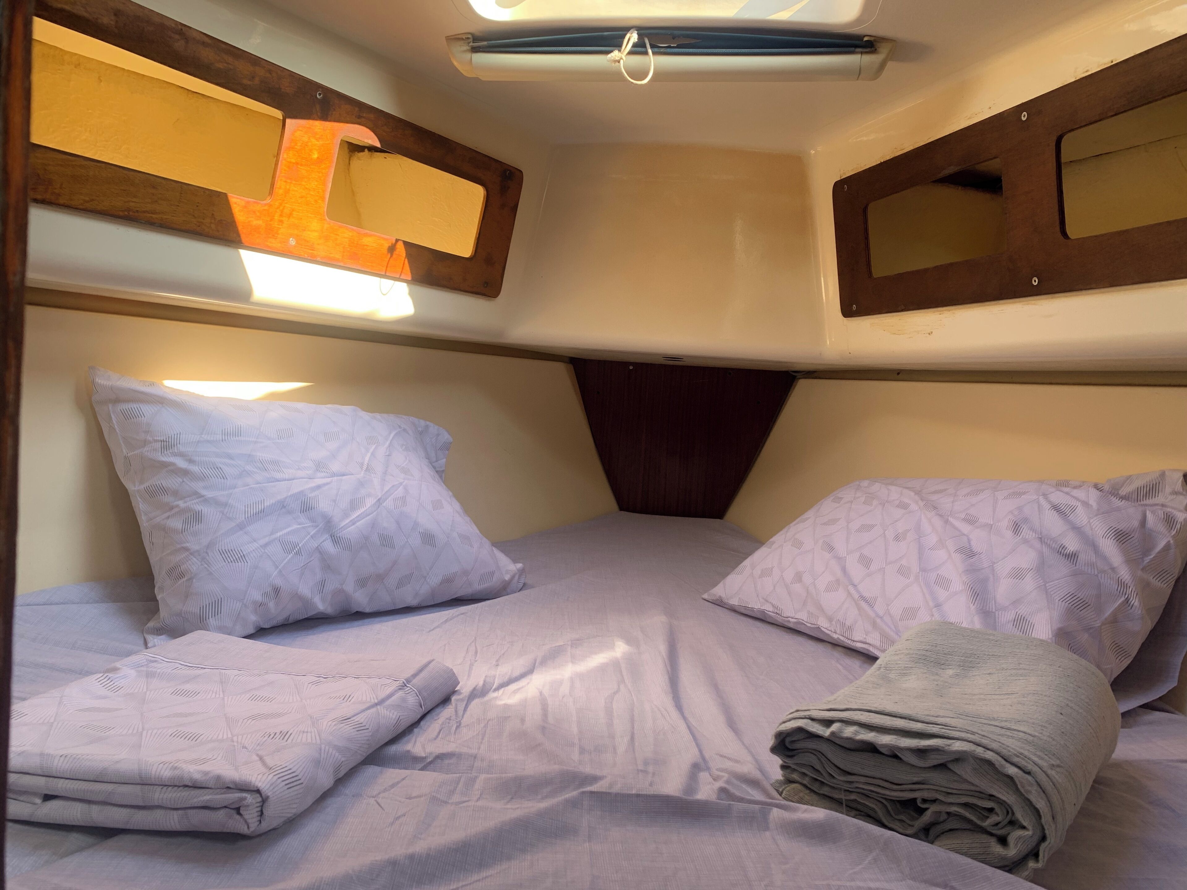2 bedrooms, bed sheets