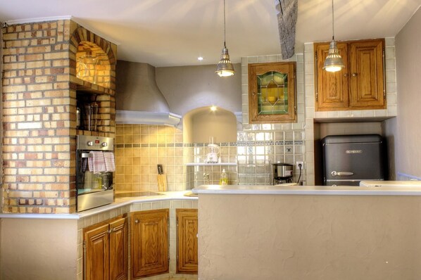 Mikrowelle, Ofen, Geschirrspüler