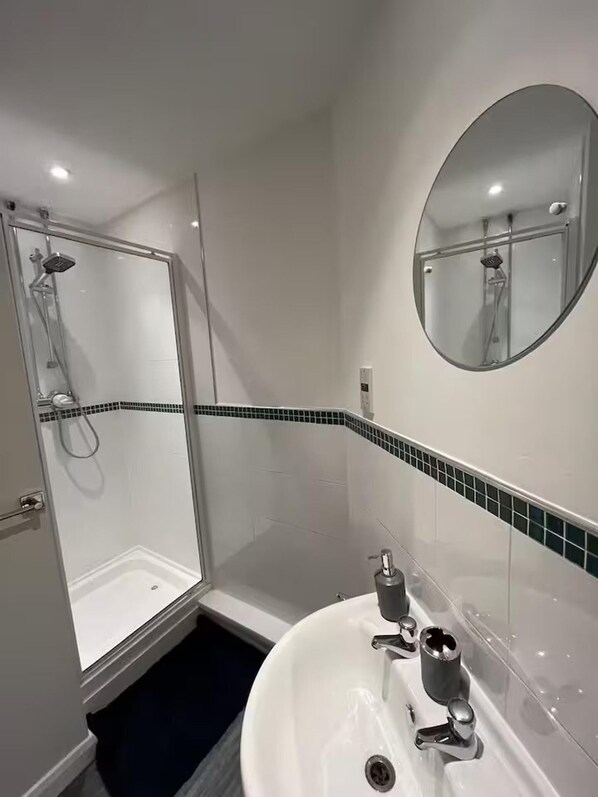 Shower, towels