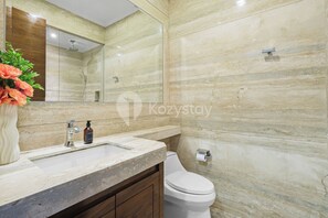 Apartment, 1 Schlafzimmer, Balkon, Stadtblick | Badezimmer