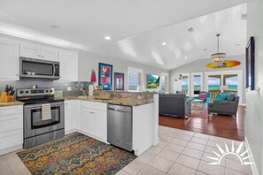 Réfrigérateur, micro-ondes, four, lave-vaisselle