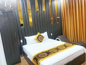 โต๊ะทำงาน, พื้นที่ทำงานแบบใช้แล็ปท็อป, Wi-Fi ฟรี