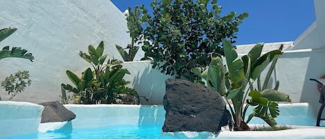 Piscina a l'aire lliure i piscina climatitzada