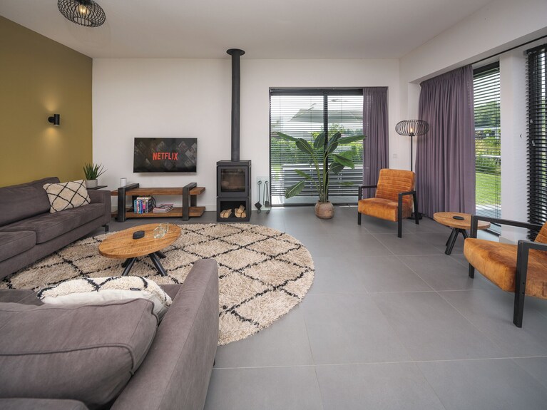 Luxury 8 Person Villa On The Water With Private Jetty. Including 2 Sups, Barbecue And Wood Stove. Enjoy The Spacious Garden On The Southwest And The Beautiful Wooded And Watery Surroundings! - Lelystad