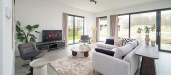 Enjoy luxury in the vacation villa Moon: 8-person villa with whirlpool, sauna and terrace by the water. Modern and spacious, ideal for a relaxing vacation!