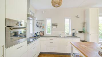 Refrigerador, horno, parrilla de estufa y lavavajillas