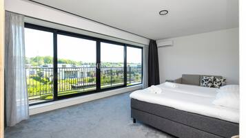 8 slaapkamers, reisbedje, wifi, beddengoed