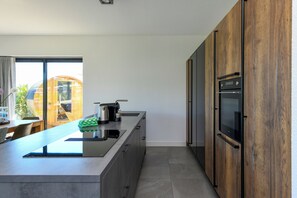 Kühlschrank, Ofen, Herdplatte, Geschirrspüler