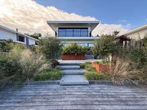 Exterior - Luxury 8-person villa on the water with Hottub, Barrel Sauna, private jetty and spacious garden. Located at Villa Resort Harderwold, near Harderwijk and the Veluwemeer! (Zeewolde)