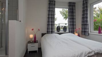 3 bedrooms, bed sheets