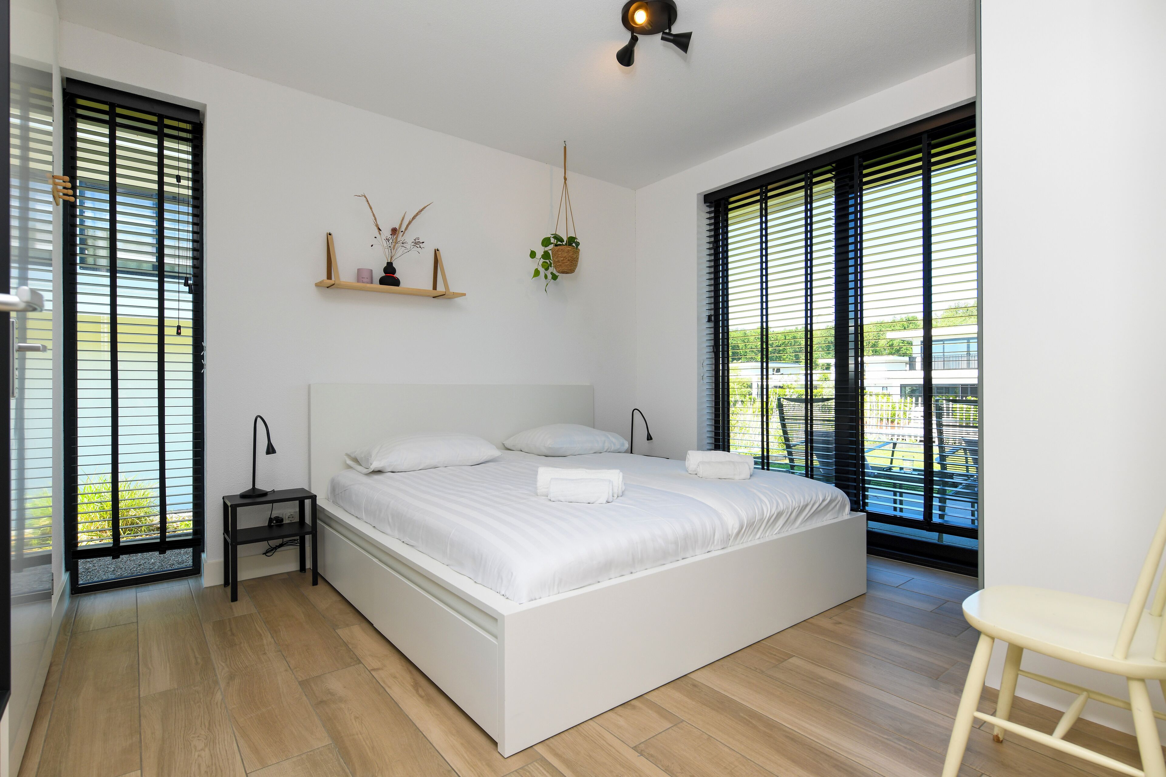 4 slaapkamers, een strijkplank/strijkijzer, reisbedje, wifi