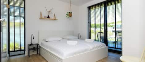 4 makuuhuonetta, silitysrauta/-lauta, vauvan matkasänky, Wi-Fi