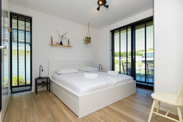 4 bedrooms, iron/ironing board, travel cot, WiFi