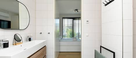 4 bedrooms, iron/ironing board, travel crib, WiFi