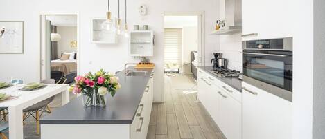 Fridge, microwave, oven, stovetop